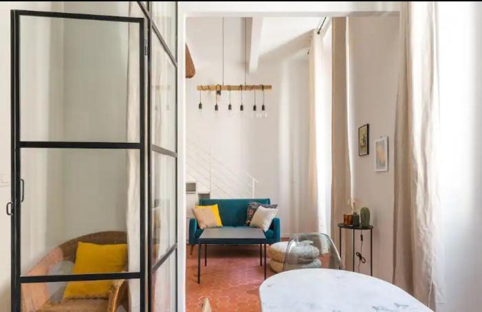 Appartement Authentique Situe En Plein Centre D'Антиб Екстериор снимка