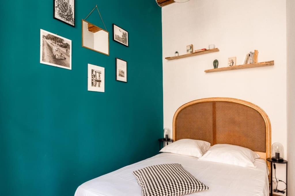 Appartement Authentique Situe En Plein Centre D'Антиб Екстериор снимка